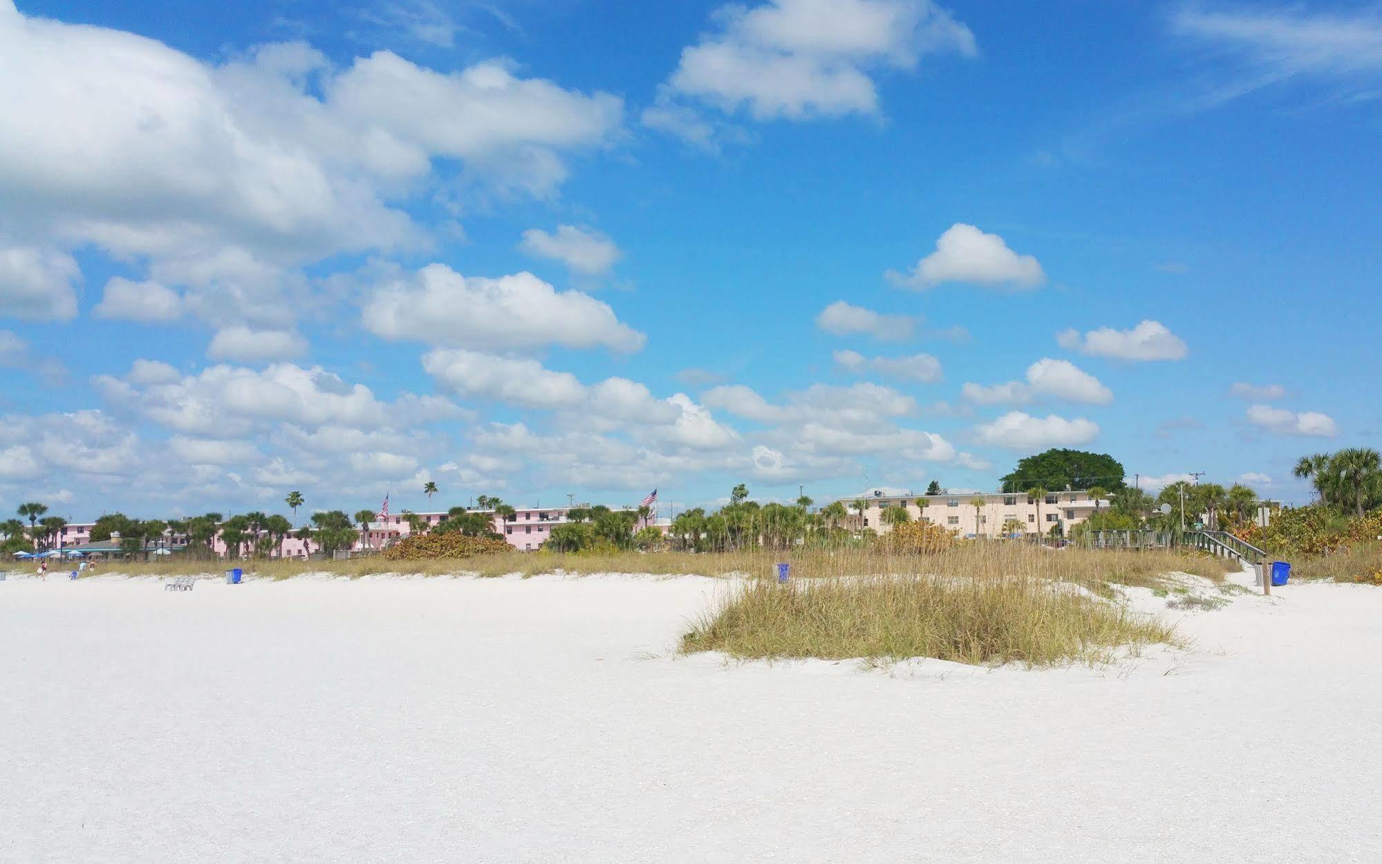 Friendly Native Beach Resort سانت بيتي بيتش المظهر الخارجي الصورة