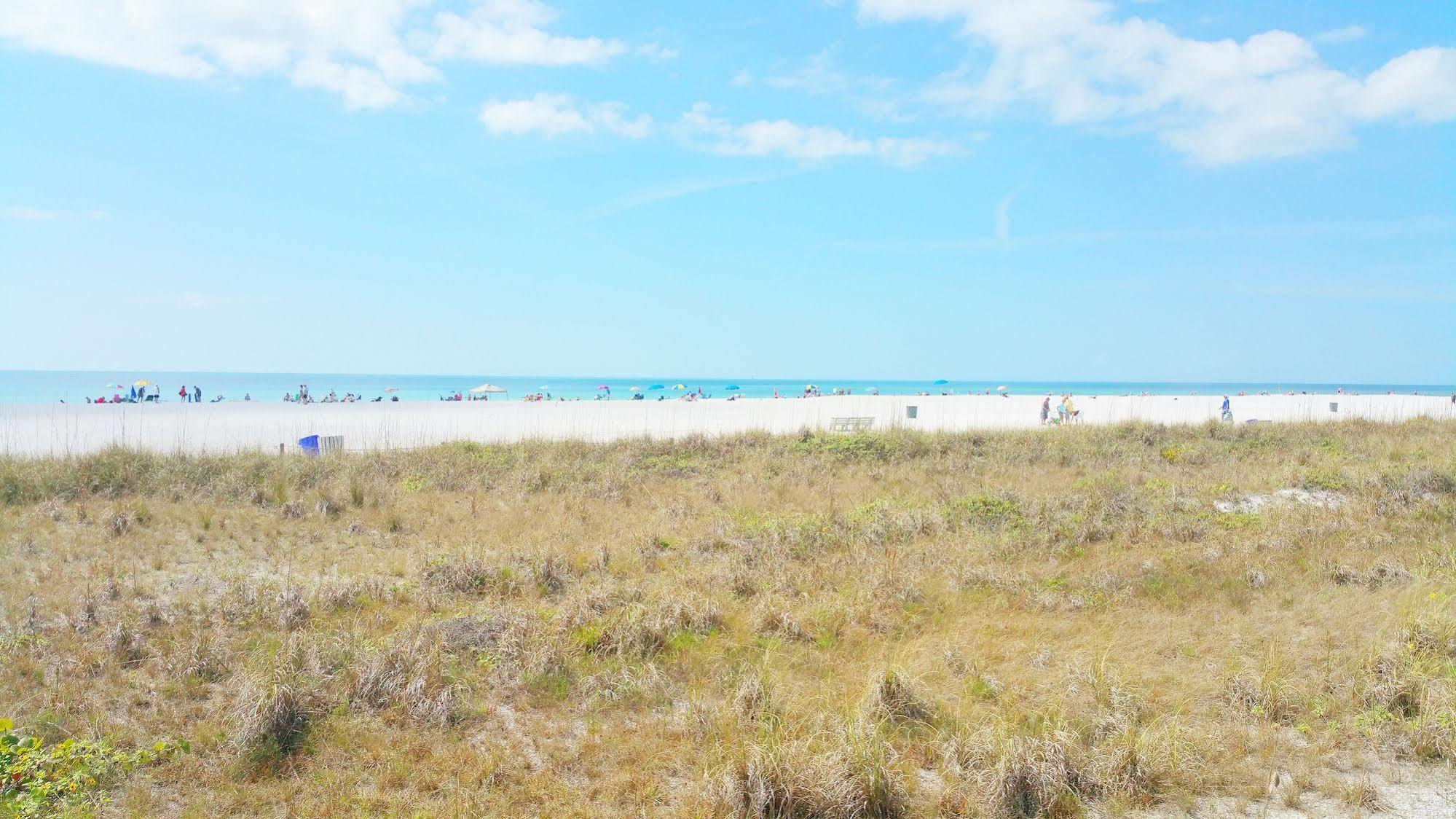 Friendly Native Beach Resort سانت بيتي بيتش المظهر الخارجي الصورة